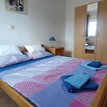 Vala - One Bedroom With Sea View A2 דירה Vinišće